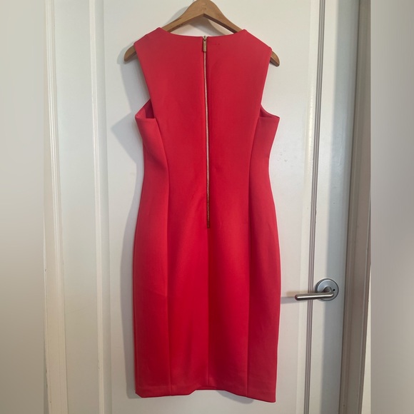 Red knee length dress - Picture 2 of 4